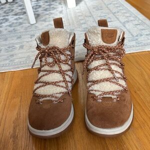 UGG Women's Lakesider Heritage Mid Boot